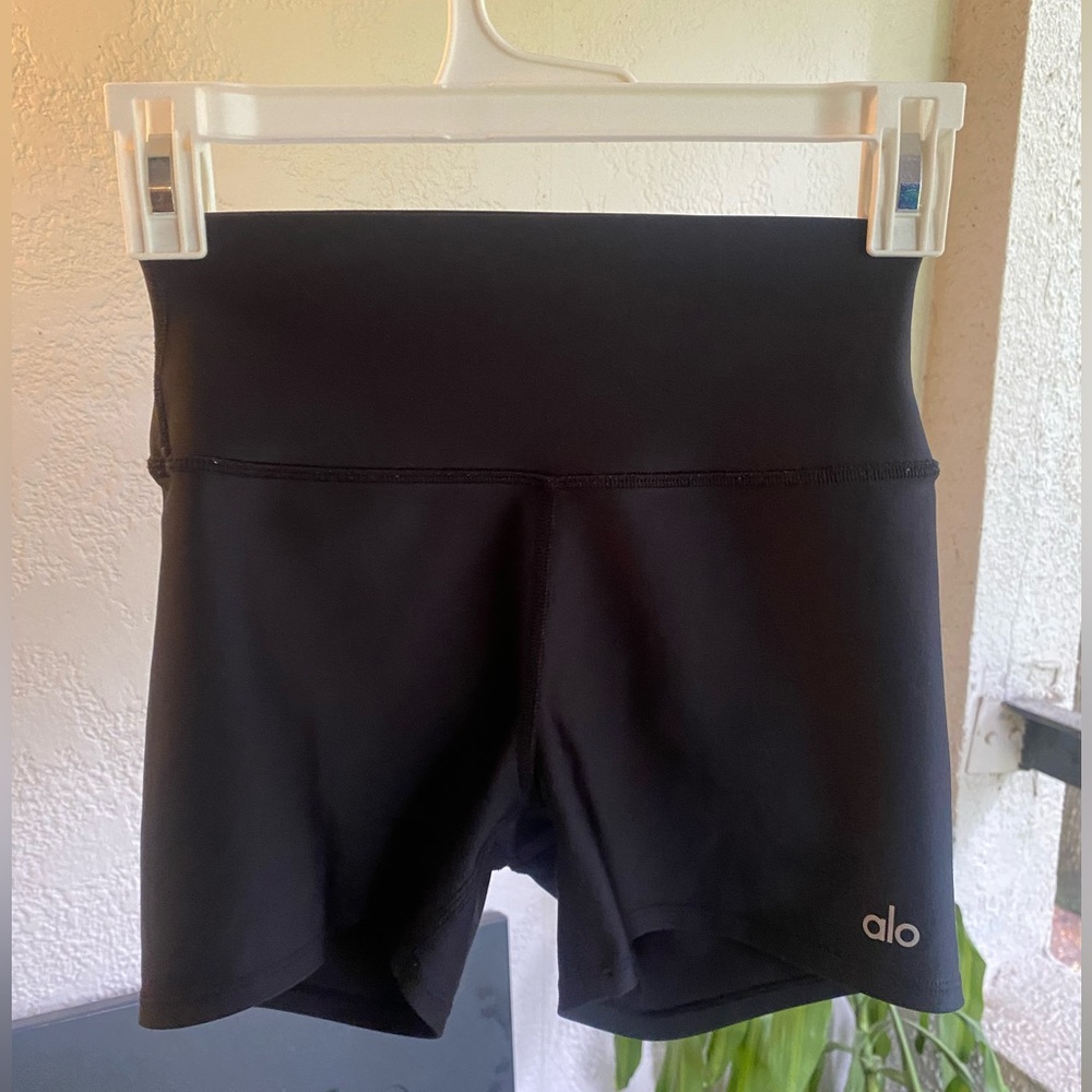 ALO 3” High Waist Airlift Shorts